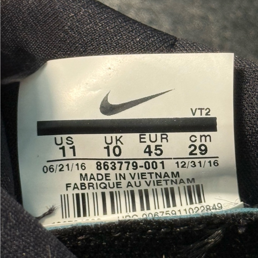 (Men's 11) Nike LunarEpic Low Flyknit 2 Black/White Running Shoes - Picture 5 of 5